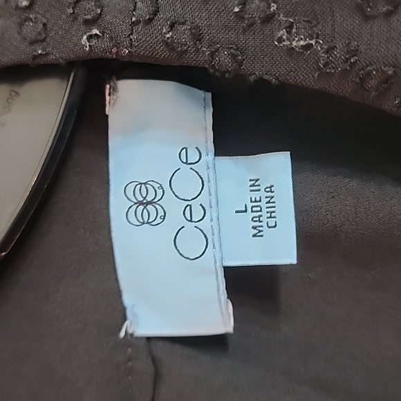 (9985) NWT CeCe cold shoulder top - Picture 6 of 9